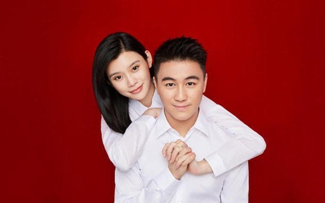 Hề Mộng Dao kết hôn với con trai của tỷ phú Hà Hồng Sân, Hà Du Quân, vào năm 2019.  