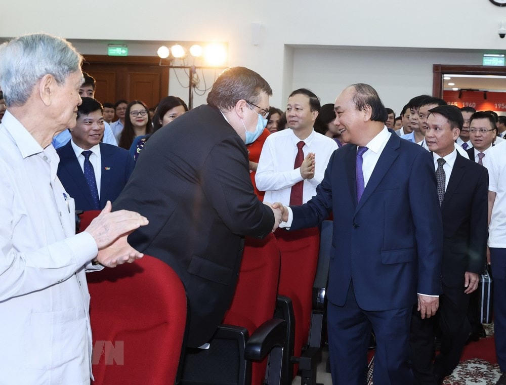 Thủ tướng Nguyễn Xuân Phúc với các đại biểu dự Lễ kỷ niệm. (Ảnh: Thống Nhất/TTXVN).