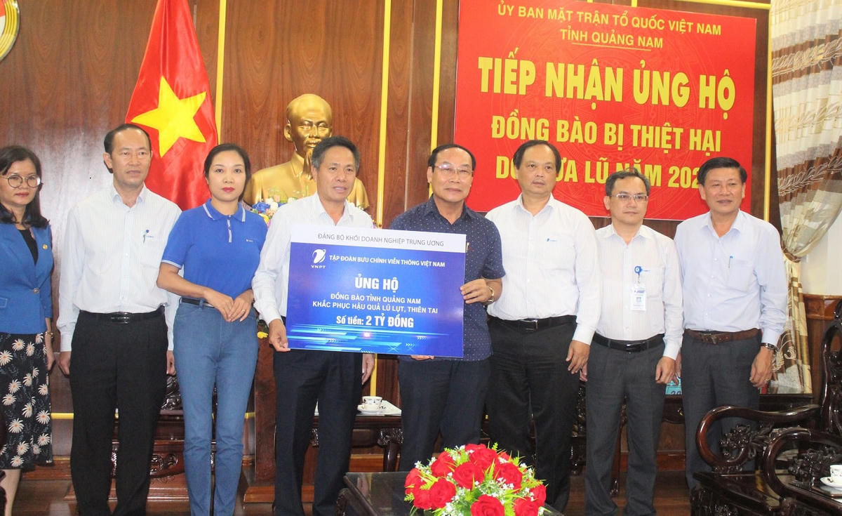 VNPT ủng hộ 2 tỷ đồng khắc phục hậu quả bão lũ.