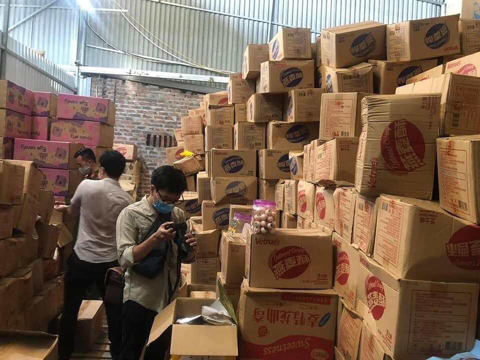 Tại Hà Nội, lực lượng chức năng cũng đã phát hiện, thu giữ số lượng lớn kẹo hình mắt người không rõ nguồn gốc.