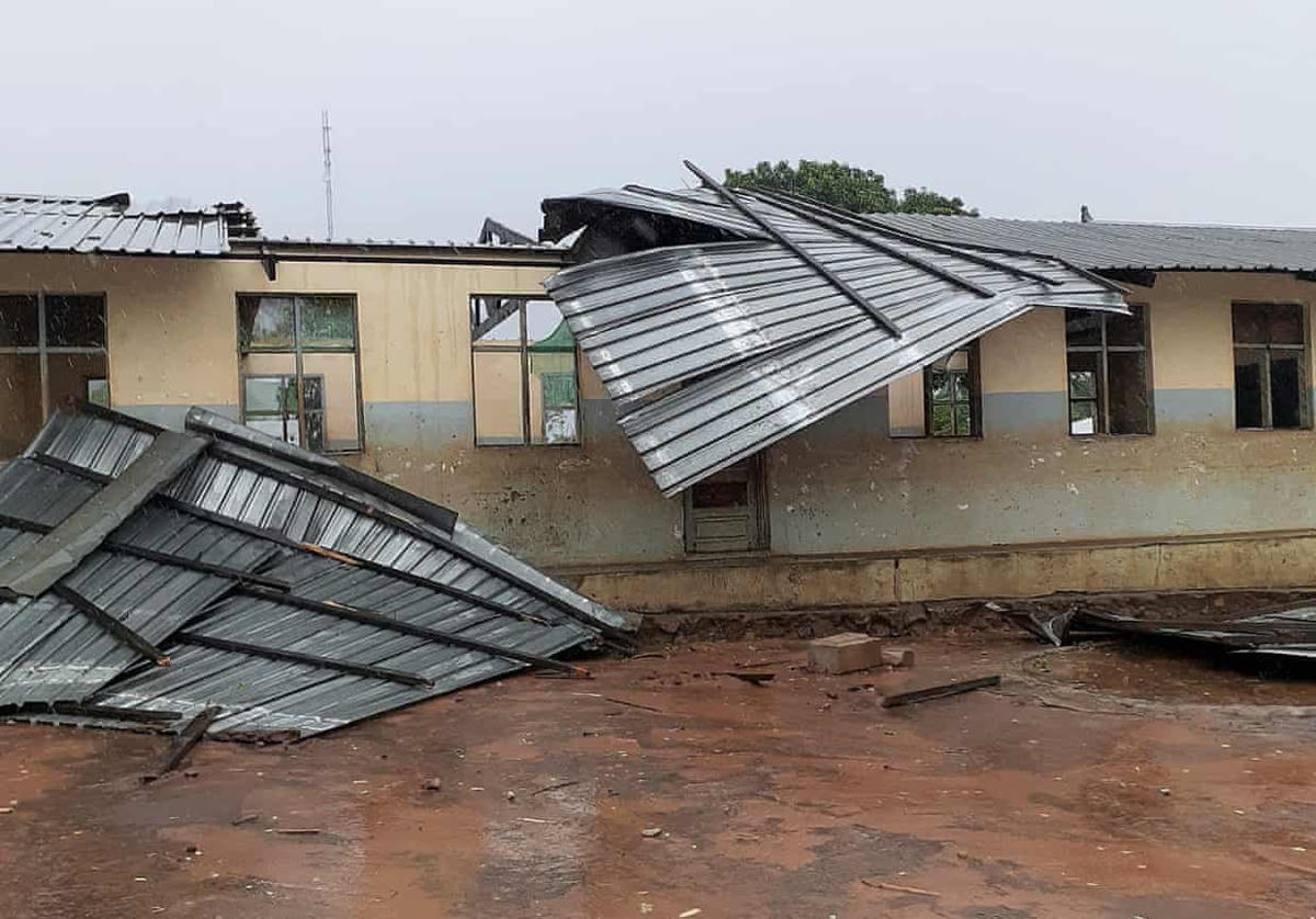 Một trường học bị phá hủy do cơn bão Ana ở Angoche, Mozambique. Ảnh: IFRC/EPA.