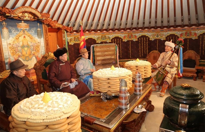 Cúng tế Thần Lửa là một nghi thức long trọng. Ảnh: Goyo Travel. 