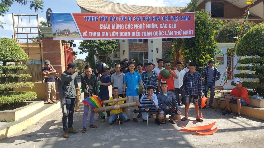 Liên hoan quy tụ khoảng 300 hội viên của 40 câu lạc bộ diều trên cả nước.