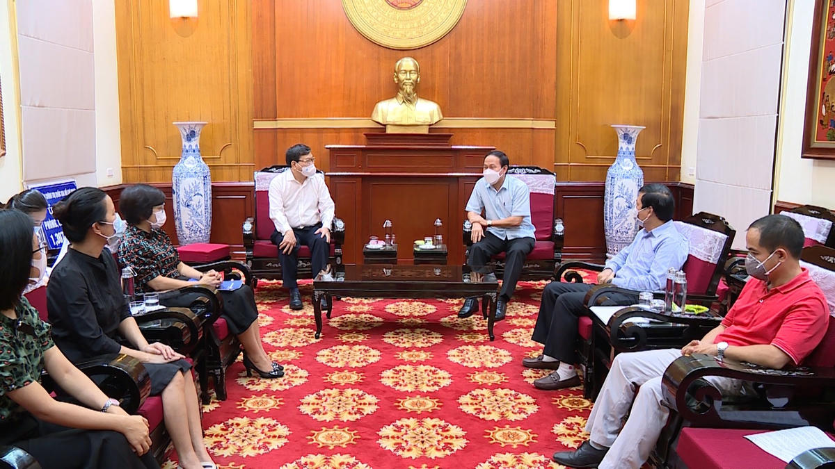 Quang cảnh buổi tiếp nhận.