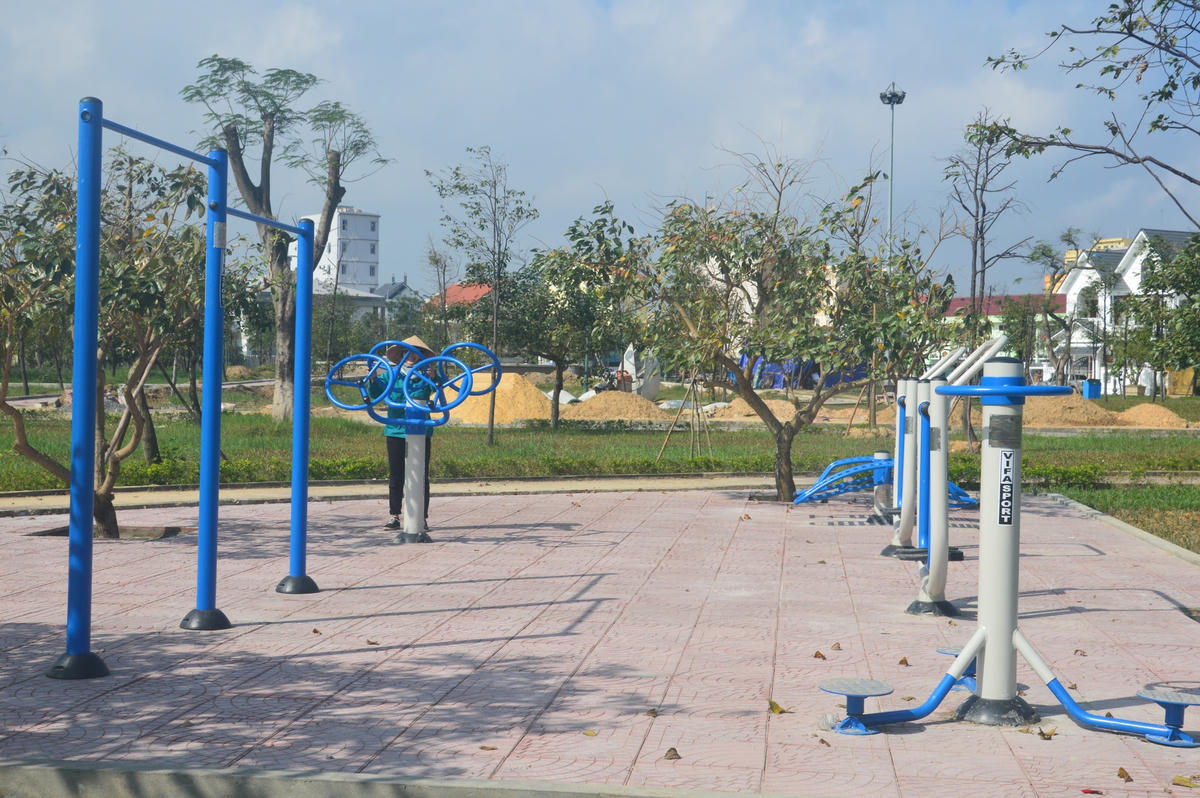 Dụng cụ tập luyện thể thao ngoài trời ở phường Nam Lý (Đồng Hới, Quảng Bình).