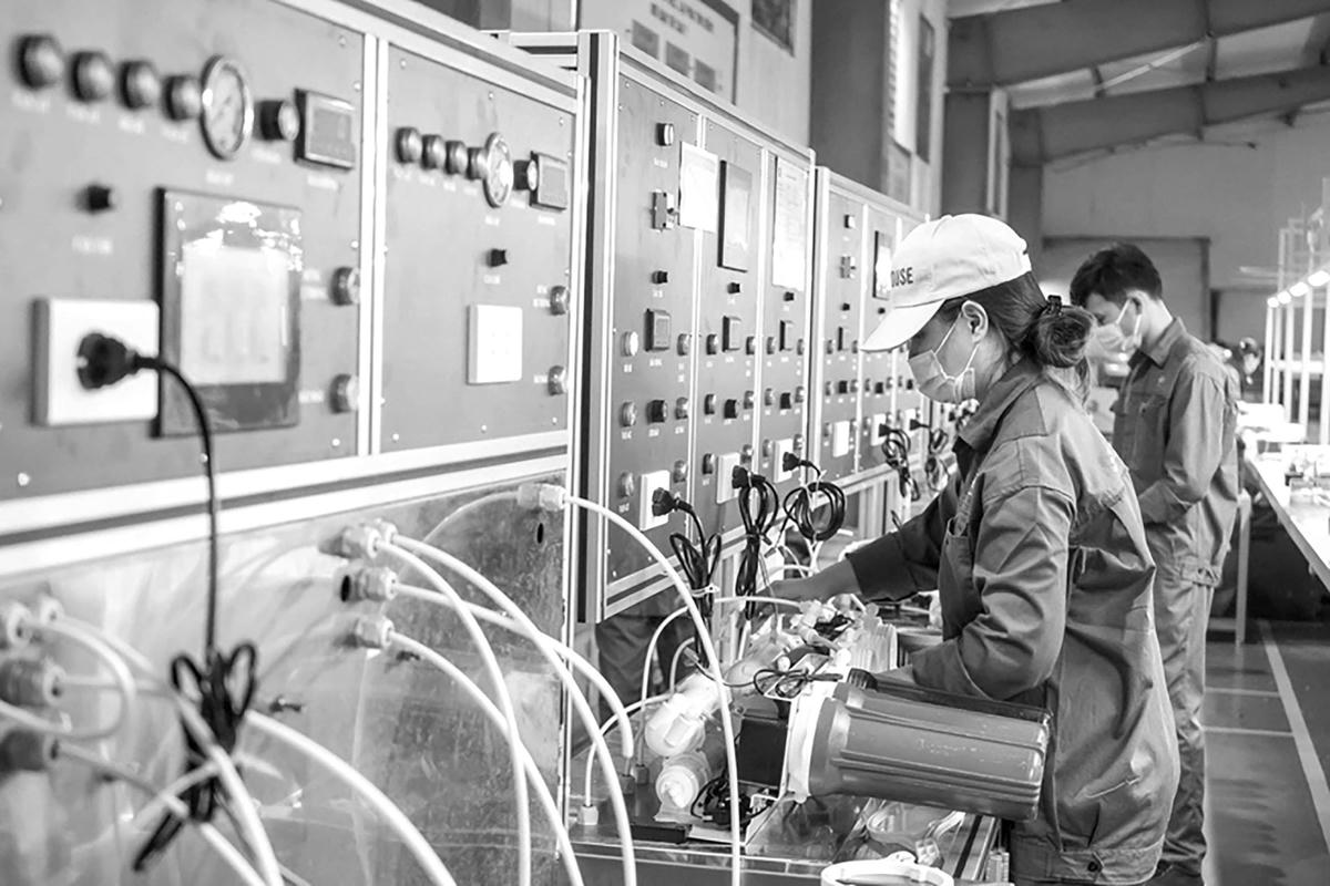 Sản xuất kinh doanh và xuất khẩu được dự báo sẽ phục hồi mạnh sau dịch bệnh Ảnh: Minh Đức.