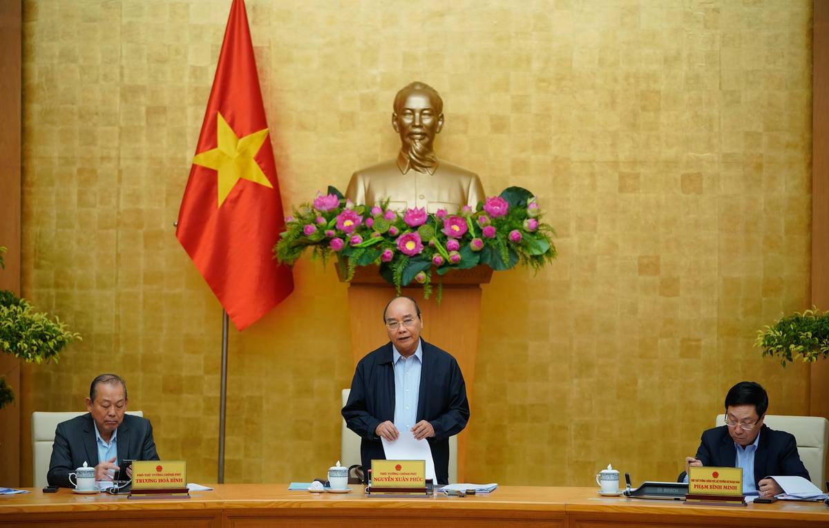 Thủ tướng yêu cầu tập trung thảo luận về tình hình bão lũ, đưa ra một số biện pháp cần thiết. Ảnh: VGP.
