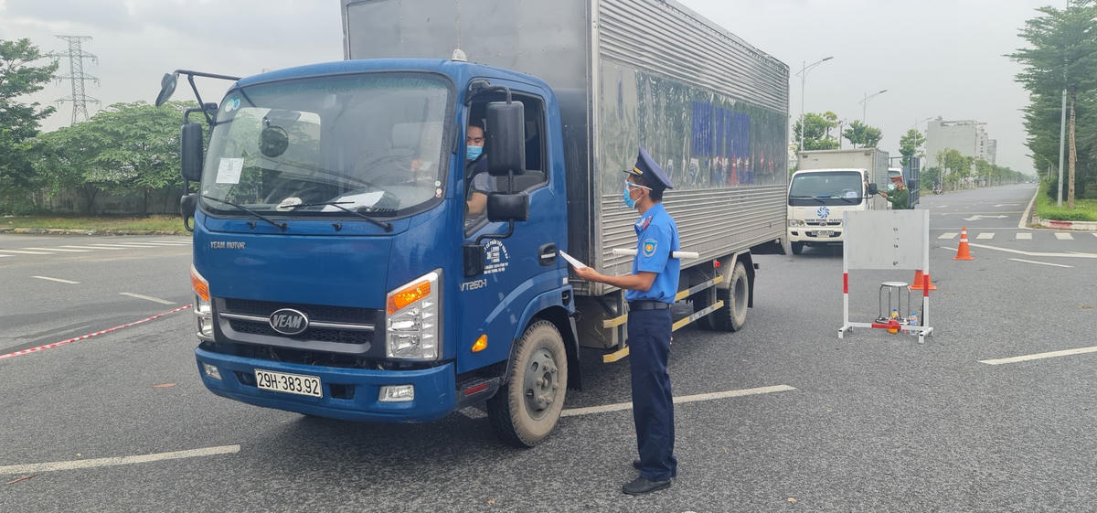 Xe trung chuyển hàng hóa chỉ được đi qua địa bàn Thủ đô mà không được dừng lại. Ảnh minh họa.