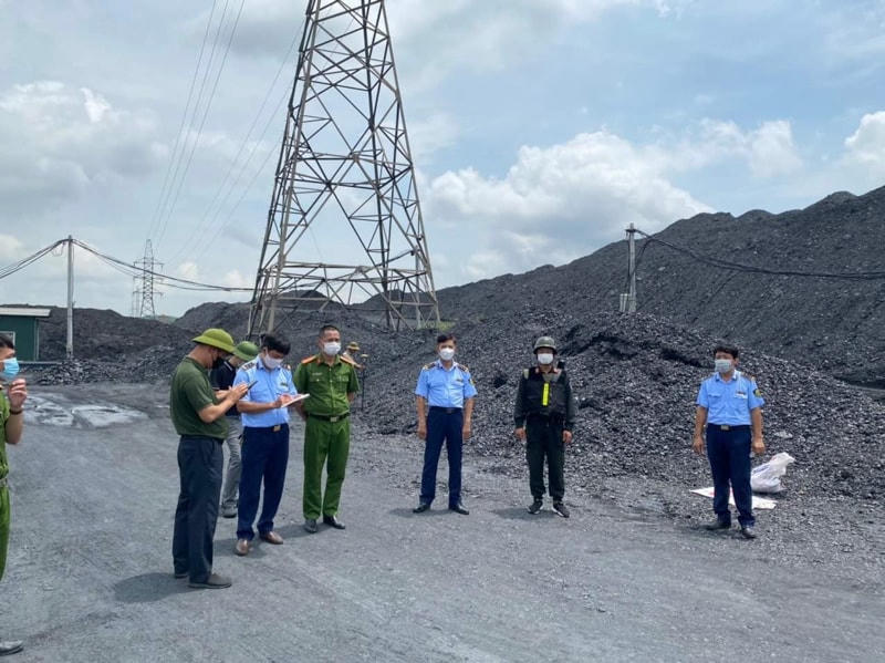 Tổng Cục trưởng Trần Hữu Linh trực tiếp chỉ đạo kiểm tra các bãi than tại TX Kinh Môn (Hải Dương).