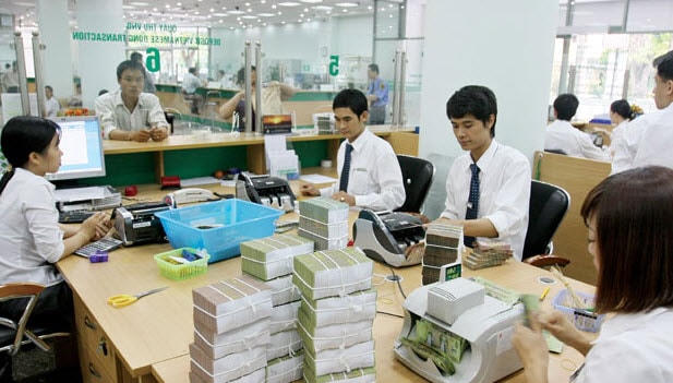 Ngành tài chính gặp nhiều áp lực trong giai đoạn dịch Covid-19 bùng phát.