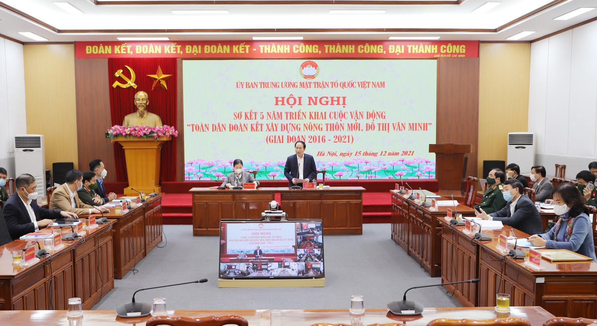 Phó Chủ tịch - Tổng Thư ký Lê Tiến Châu, Phó Chủ tịch Trương Thị Ngọc Ánh chủ trì Hội nghị.