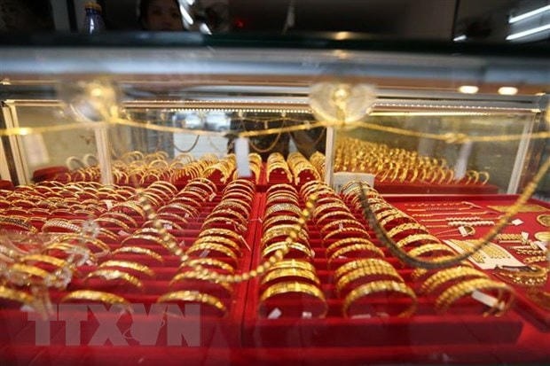 Vàng trang sức được bày bán tại một tiệm kim hoàn ở Yangon, Myanmar. Ảnh: THX/TTXVN.