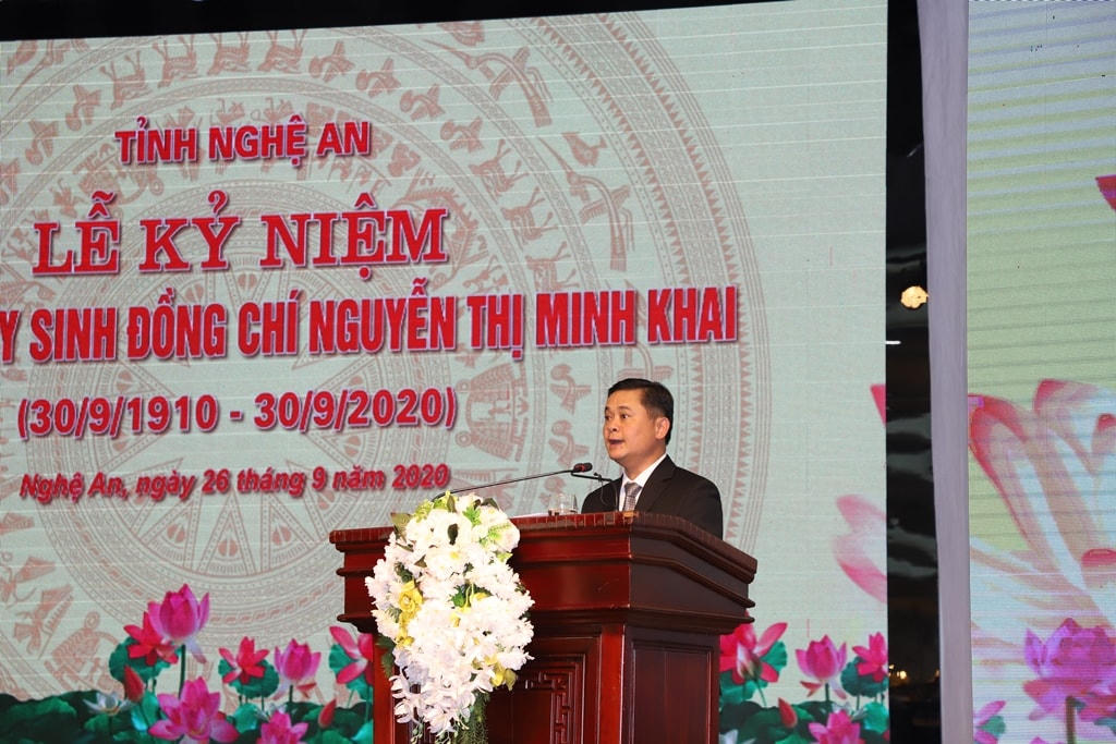 Ông Thái Thanh Qúy - Bí thư Tỉnh ủy Nghệ An đọc diễn văn tại Lễ Kỷ niệm 110 năm Ngày sinh đồng chí Nguyễn Thị Minh Khai.