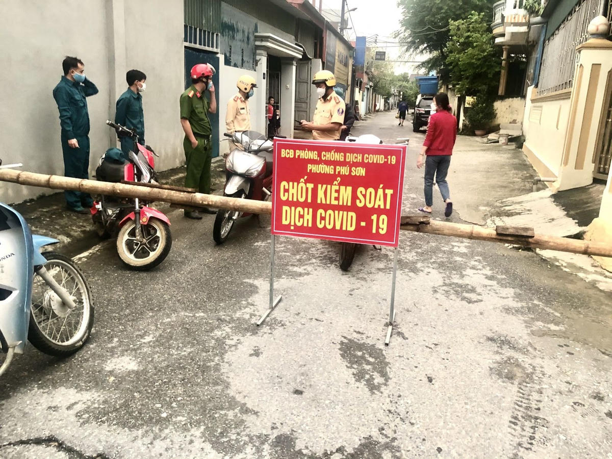 Người dân TX Bỉm Sơn được yêu cầu hạn chế ra khỏi nhà để phòng tránh dịch bệnh Covid-19.