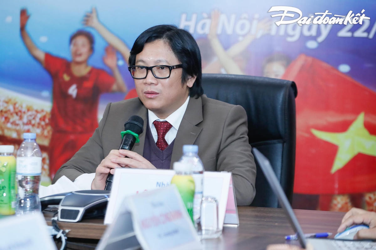 Nhà báo Lê Anh Đạt phát biểu tại Tọa đàm. Ảnh: Quanh Vinh.