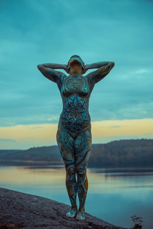 Những bức vẽ 'body-painting' của mùa thu
