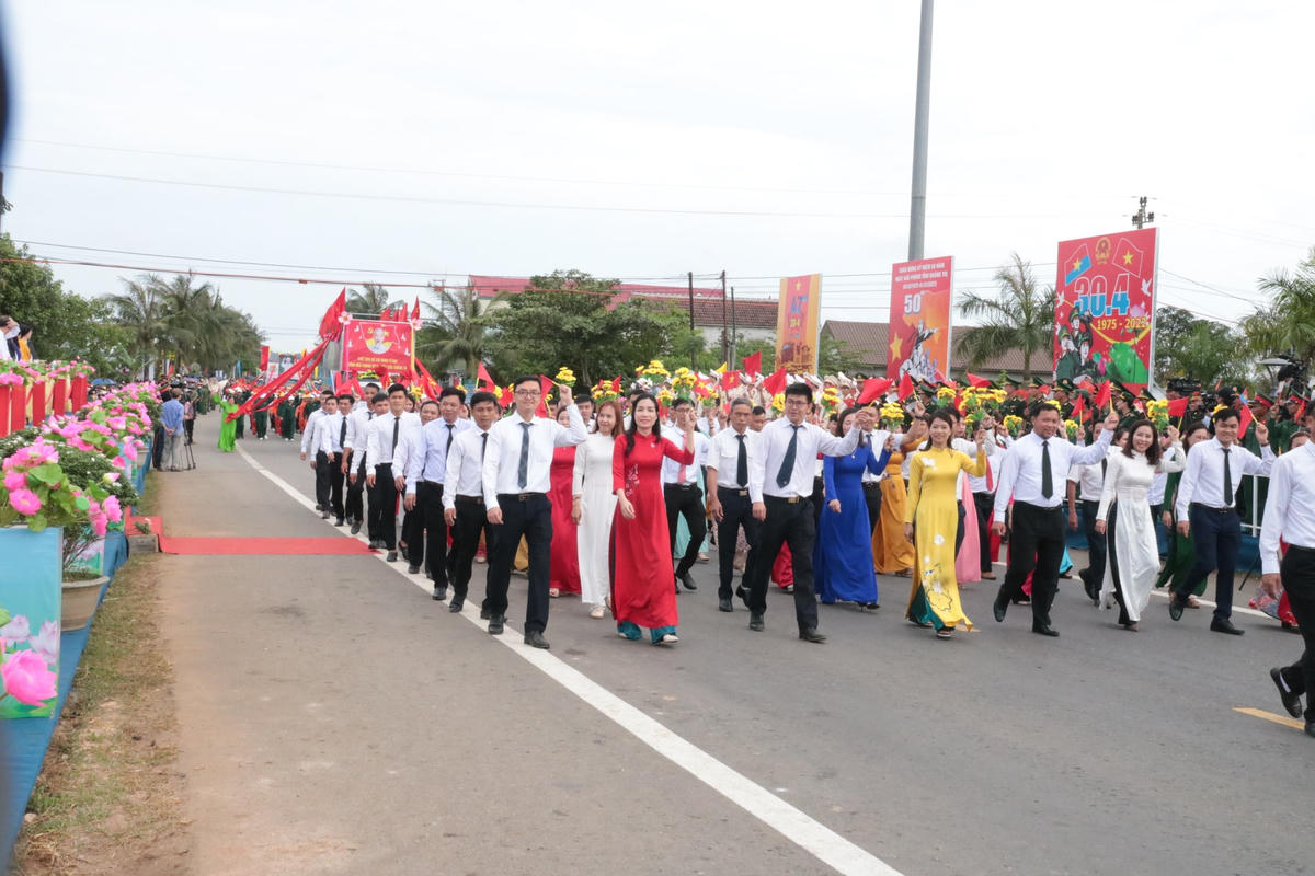 Thuyết minh cần ngắn gọn, súc tích, không dài quá 200 chữ (đọc trong khoảng 40-45 giây).