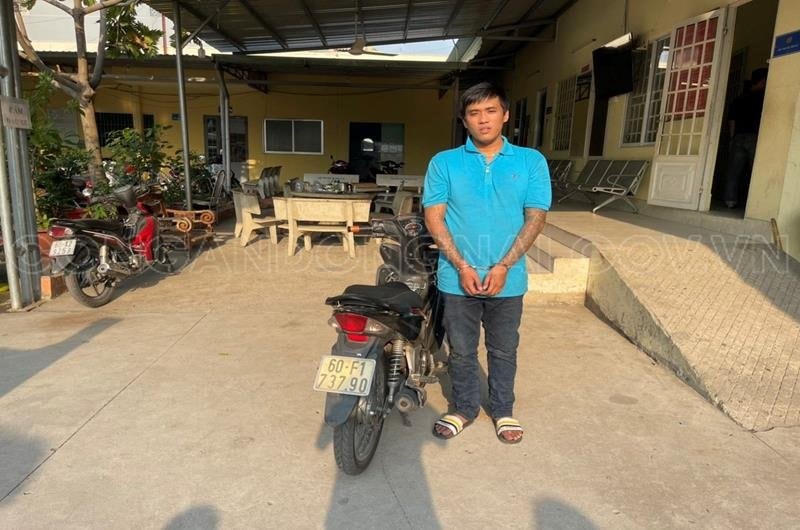 Đối tượng Đông và tang vật.