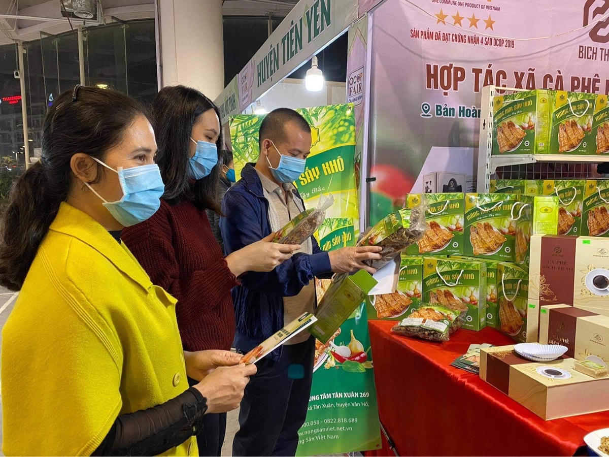 Hội chợ đáp ứng nhu cầu mua sắm của người tiêu dùng dịp cuối năm.