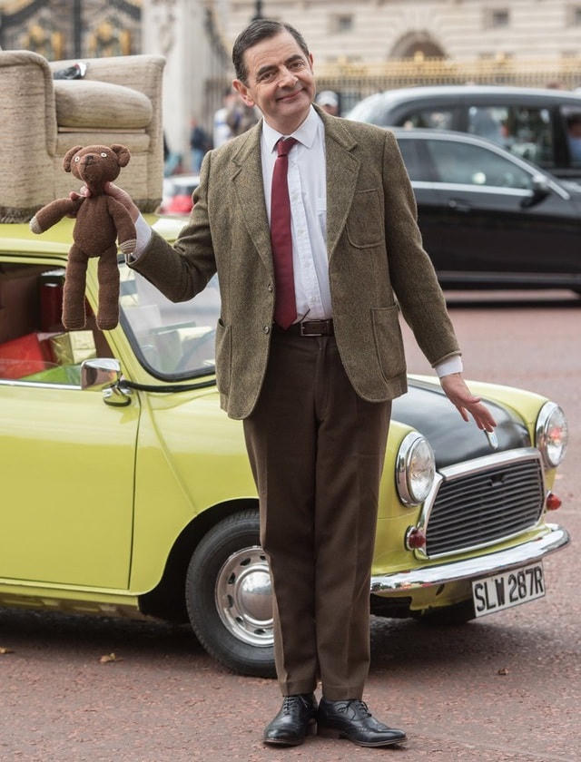 Nam diễn viên Rowan Atkinson đã hình thành nên những ý tưởng về nhân vật Mr Bean khi ông đang theo học bằng cử nhân tại trường Đại học Oxford.