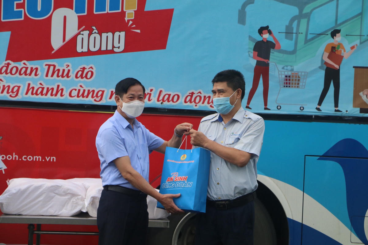 Bên cạnh thực hiện các nhiệm vụ với đảm bảo an toàn công tác phòng chống dịch trong tình mới, vấn đề an sinh xã hội vẫn được triển khai. Đảm bảo hỗ trợ kịp thời tới những người có hoàn cảnh khó khăn do ảnh hưởng của dịch bệnh.