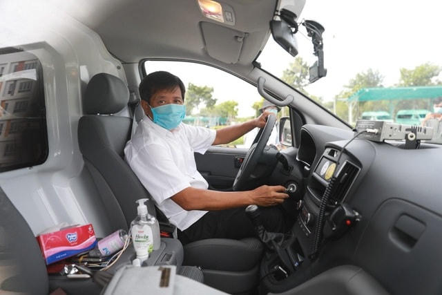 Chuyến xe chở đầy lòng nhân ái của ông Hải đã đưa 2 bà cháu khốn khó trở về quê nhà.