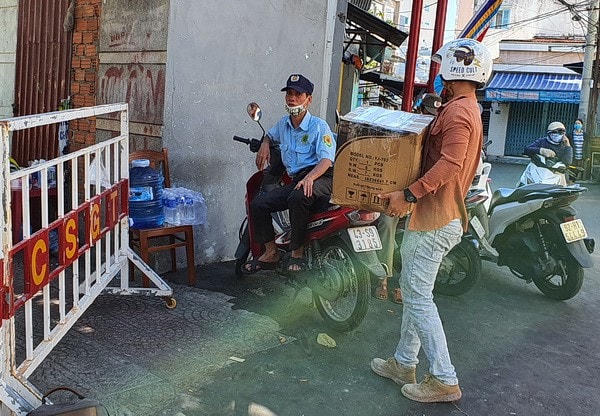 Lương thực thực phẩm liên tục được chuyển đến khu cách ly.