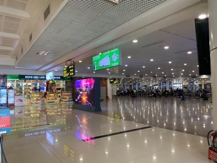 Không gian vắng vẻ, không tấp nập như ngày thường dù đây là thời điểm cận tết Nguyên đán, nhu cầu đi lại của người dân rất lớn.