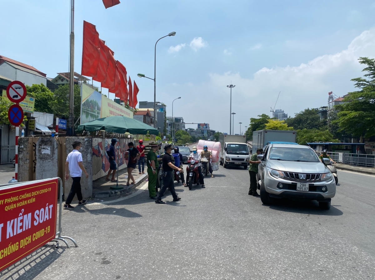 Cận cảnh vùng cách ly y tế phường Chương Dương, quận Hoàn Kiếm, Hà Nội