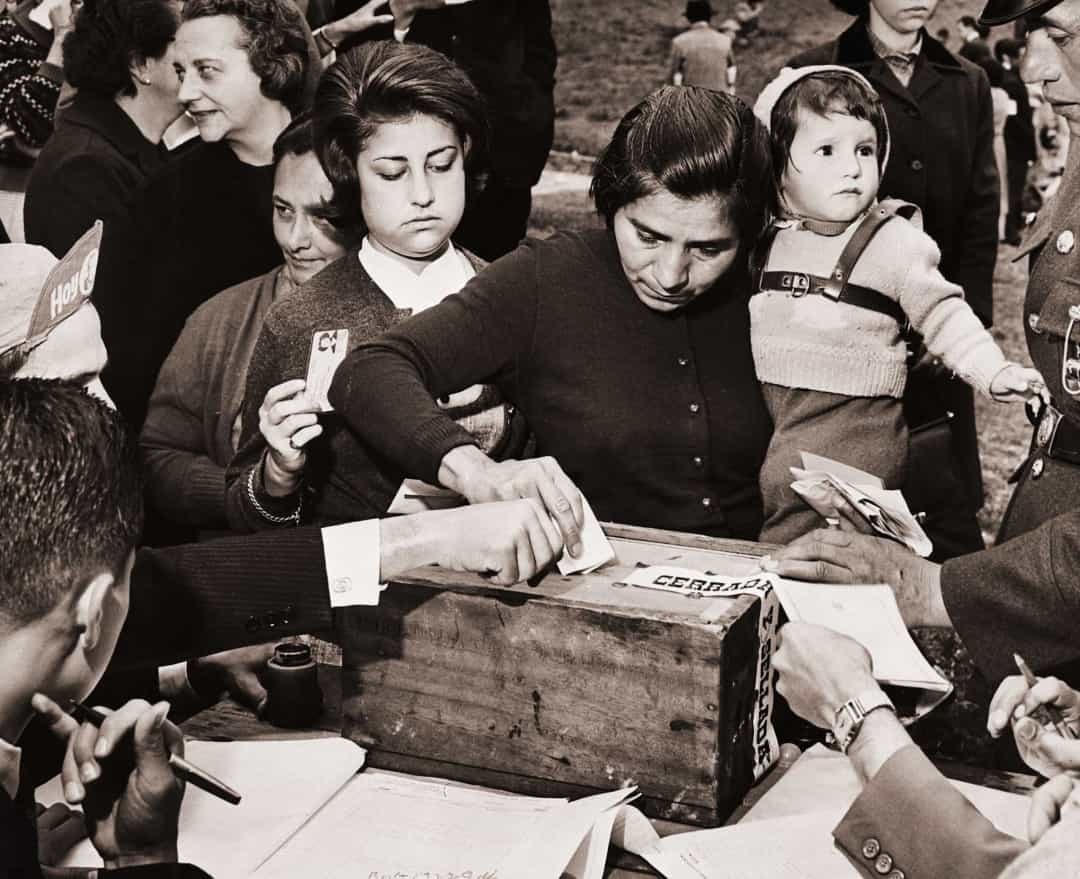 Phụ nữ Colombia được trao quyền bầu cử vào năm 1954.
