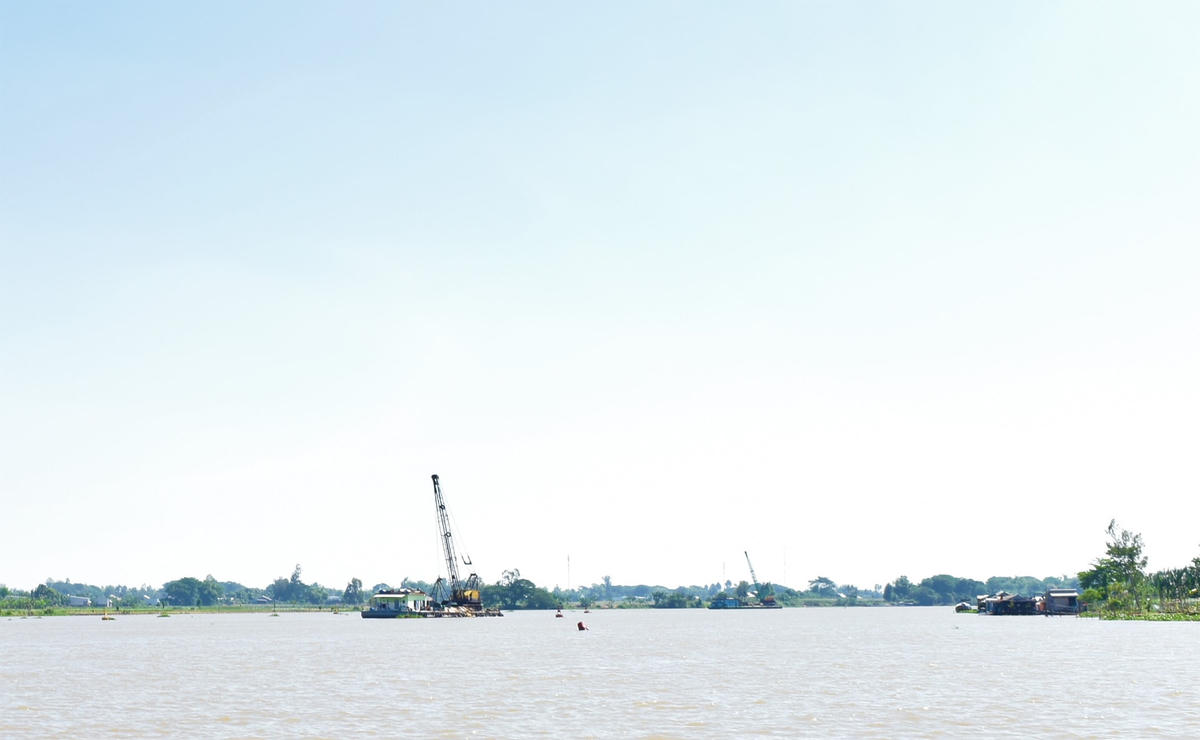 Dự án nạo vét thông luồng (đoạn từ đuôi Cồn Cóc đến bến đò Chợ Mới) nằm trên địa bàn huyện An Phú, tỉnh An Giang là để nạo vét thông luồng để tàu, bè lưu thông đường thủy và tránh sạt lở.