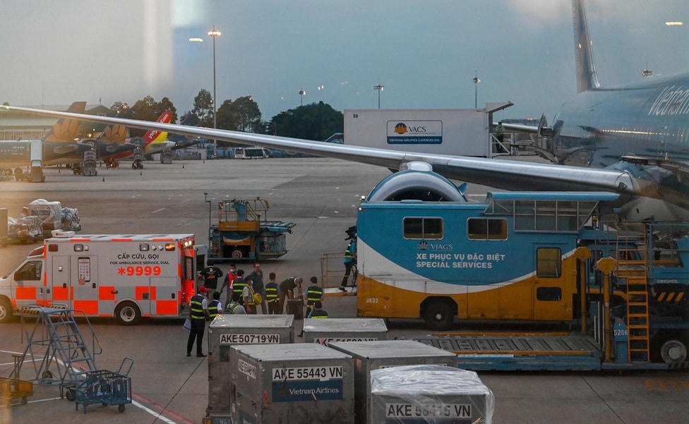 Chuyến bay do Vietnam Airlines khai thác đã đưa bệnh nhân 91 về Anh và đón 340 người Việt hồi hương an toàn.