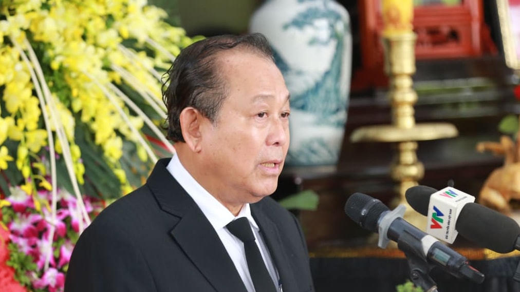 Phó Thủ tướng Thường trực Trương Hoà Bình, Trưởng Ban lễ tang phát biểu, những ngày qua, lễ Quốc tang nguyên Tổng Bí thư đã nhận được sự chia sẻ, tình cảm quý trọng và niềm tiếc thương vô hạn của các lãnh đạo Đảng, Nhà nước, đồng bào, đồng chí và bạn bè quốc tế.Ban Tổ chức lễ tang đến nay đã hoàn thành chu đáo lễ viếng, lễ truy điệu, lễ đưa nguyên Tổng Bí thư về nơi an nghỉ cuối cùng tại nghĩa trang Mai Dịch, Hà Nội. Thay mặt Ban Tổ chức lễ tang, Phó Thủ tướng gửi lời cảm ơn tới các vị lãnh đạo, đồng bào, đồng chí, bạn bè quốc tế đã bày tỏ tình cảm tiếc thương, đã gửi hoa viếng, đã gửi điện chia buồn về mất mát của toàn Đảng, toàn quân, toàn dân Việt Nam.“Cầu chúc hương hồn đồng chí Lê Khả Phiêu an nghỉ nơi vĩnh hằng! Xin vĩnh biệt đồng chí!” – Phó Thủ tướng nói lời sau cùng.