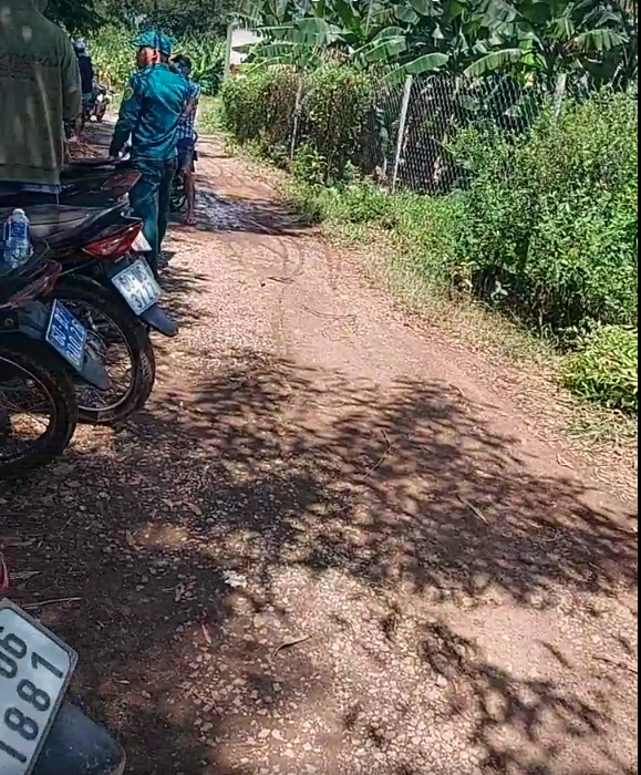 Cơ quan chức năng đang phong tỏa hiện trường nơi tìm thấy thi thể nạn nhân.