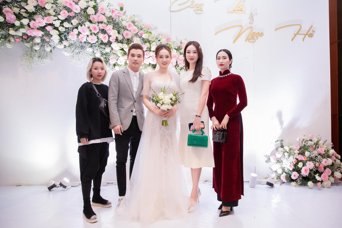 Được biết từ ngày yêu Ngọc Hà, NSND Công Lý đã hoàn toàn "lột xác". Anh đã chăm chút hơn cho bản thân từ cách ăn mặc cho đến việc ăn uống hàng ngày.