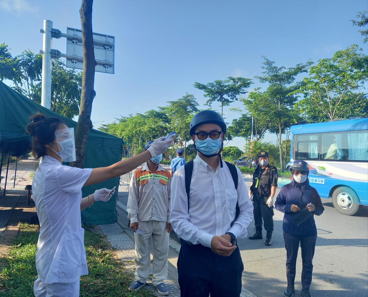 Hà Nội trong ngày đầu triển khai chốt kiểm soát dịch