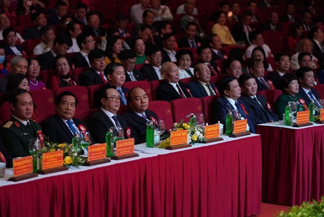 Thủ tướng Nguyễn Xuân Phúc cùng nhiều lãnh đạo Đảng, Nhà nước, MTTQ Việt Nam dự buổi lễ. Ảnh: Quang Hiếu.