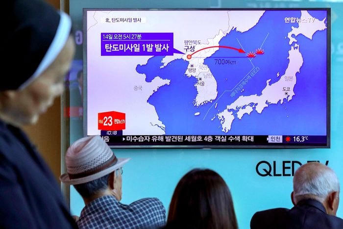 Theo đánh giá của các chuyên gia quân sự quốc tế, với quỹ đạo có độ cao cực lớn như vậy cho phép giới chức Triều Tiên có thể đánh giá được khả năng, cũng như sức mạnh của tên lửa Hwasong-12 mà không cần phải bắn tên lửa ra quá xa lãnh thổ Triều Tiên.