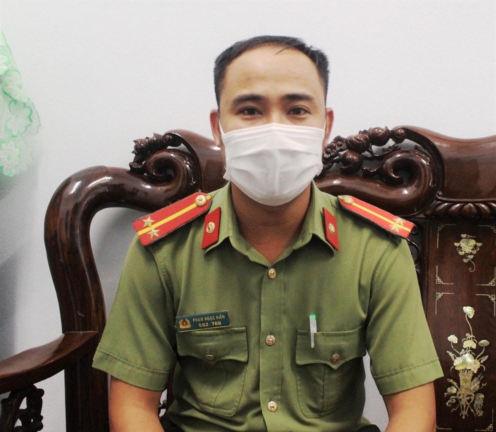 Trung úy Phạm Ngọc Hiền chia sẻ về chống dịch Covid-19.