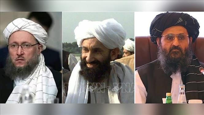 Các thành viên trong Chính phủ mới do Taliban thiết lập: Thủ tướng Mullah Muhammad Hassan Akhund (giữa) và Phó Thủ tướng Mullah Abdul Ghani Baradar (phải). Ảnh: India Today/TTXVN