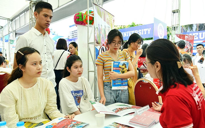 Tìm hiểu thông tin tại Ngày hội tư vấn tuyển sinh.