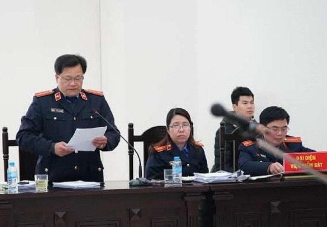 Đại diện VKS luận tội các bị cáo.