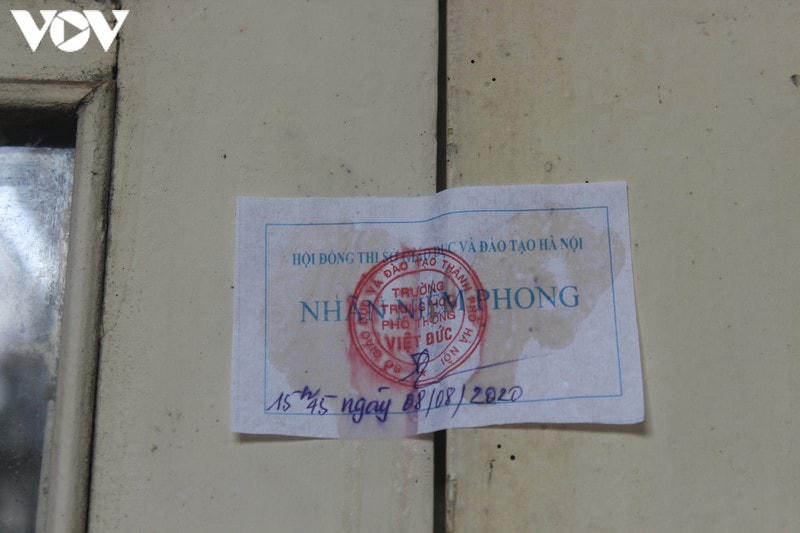 [ẢNH] Thí sinh Hà Nội tuân thủ đeo khẩu trang trong buổi thi đầu tiên