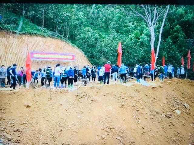 Yên Thành là xã vùng 3 đặc biệt khó khăn với 95% dân số là người Dao sinh sống và tỷ lệ nghèo lên tới 24% (theo chuẩn mới). Cối Máy là thôn cuối cùng của xã hiện chưa có nhà văn hóa. Nguồn lực xây nhà văn hóa này phần lớn đến từ ngân sách tỉnh Yên Bái, phần còn lại do người dân cùng huy động đóng góp.  