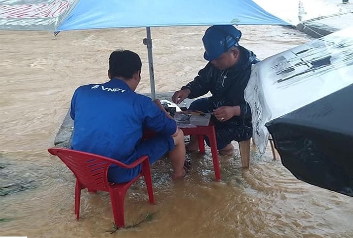 VNPT sẵn sàng ứng cứu dịch vụ kịp thời phục vụ liên lạc thông suốt tại vùng bão lũ.