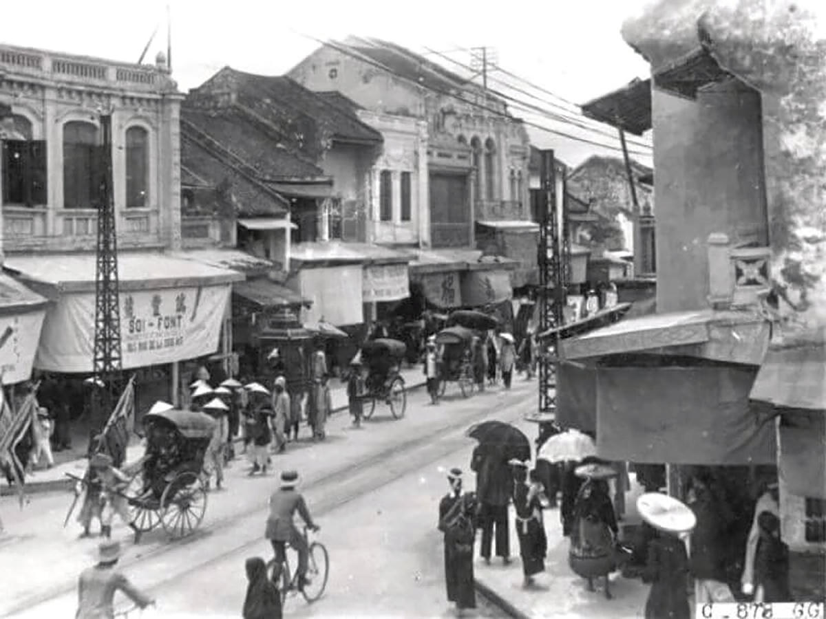 Phố Hàng Đào hơn 100 năm trước.