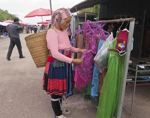 Trong chợ A Pa Chải.