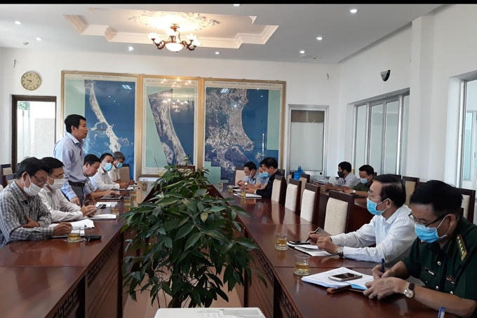 Quang cảnh cuộc họp với các thành viên Ban chỉ đạo, về việc triển khai công tác phòng, chống dịch Covid-19 trên địa bàn toàn tỉnh Khánh Hòa.