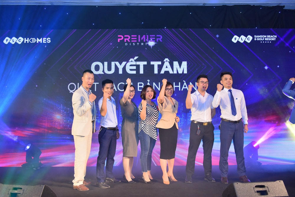 Tại buổi lễ, đại diện FLCHomes đã cung cấp tới đối tác những thông tin quan trọng về quy mô, thiết kế dự án. Cùng với đó là các màn giao lưu, tương tác đầy bất ngờ cũng mang đến cho khách mời những trải nghiệm hấp dẫn về dòng sản phẩm bất động sản độc đáo tại “thiên đường giải trí” mới Premier District.