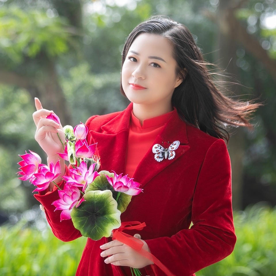 Quản Thị Cúc là nghệ nhân trẻ "giữ lửa" nghề thêu tay bằng cả trái tim.